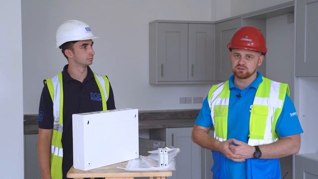 Unbox our ELUCIAN consumer units with us! смотреть онлайн