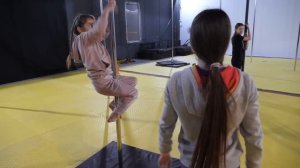 VLOG Даша пошла на пилон с Алисой