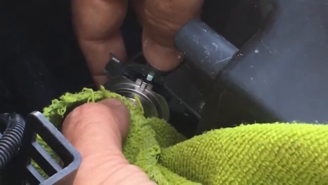 Быстрая замена лампы ближнего света Opel Astra J смотреть онлайн