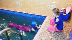 В аквапарке живет настоящая русалка.  Настя превратилась в русалку