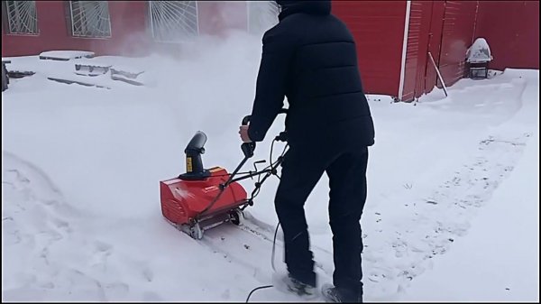 Снегоуборщик ELITECH СМЭ 2 электр1800Втпередвижнойзахв50х33смвыбр8м16кг