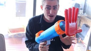 HOW TO MAKE A GRAB PACK FROM POPPY PLAYTIME (THAT ACTUALLY SHOOTS!!)