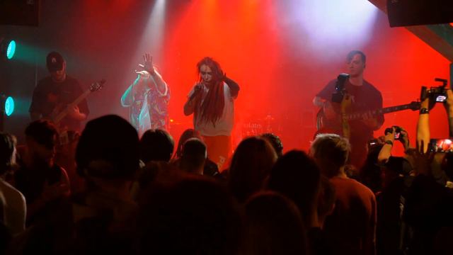 BLACKPYRES Hey You Shut Up! (live Zoccolo) смотреть онлайн