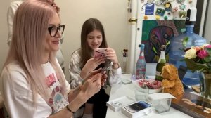 День рождения. Подарки, сюрпризы. Шок, слезы. И как мы красим яйца))).