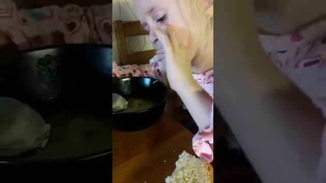 //Настя ест суп на скорость//2 часть//