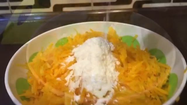 Сырники с брусничным вареньем