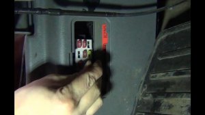 Замена предохранителя стеклоочистителя (дворников) и стеклоомывателя ветрового стекла KIA - Spectra