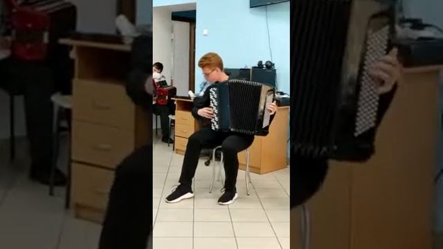 Данил Сталев В. Новиков Вальс на тему песни М.Блантера "В городском саду" смотреть онлайн