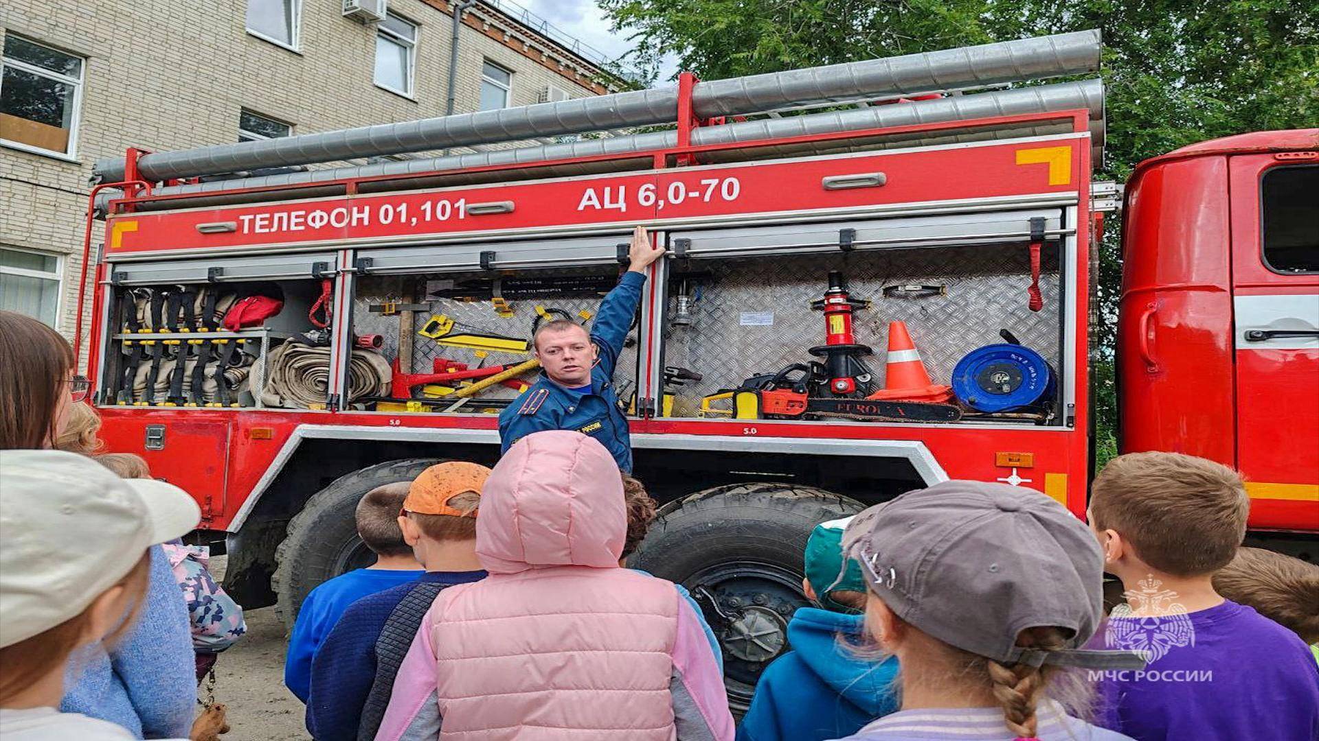 Шадринские огнеборцы провели занятия с подростками смотреть онлайн