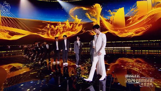 [RU SUB] Сяо Чжань - Попутчики《同路人》(Internet Audio-Visual Gala 2024)
