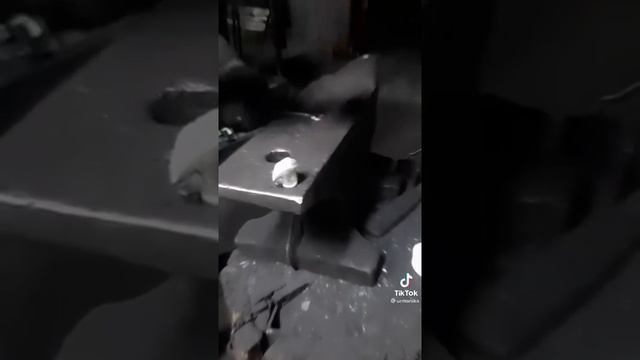 Добыть огонь с помощью гвоздя. смотреть онлайн