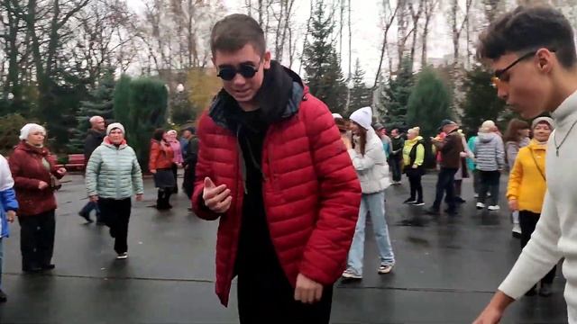 БУКЕТ Я ПОКУПАЮ, ПРИДЁШЬ ЛИ ТЫ НЕ ЗНАЮ! ТАНЦЫ ХАРЬКОВ УКРАИНА НОЯБРЬ 2023 #dance #kharkiv смотреть онлайн