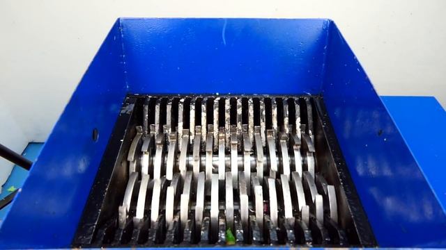 SHREDDING 100 PENCILS WITH INDUSTRIAL SHREDDER!