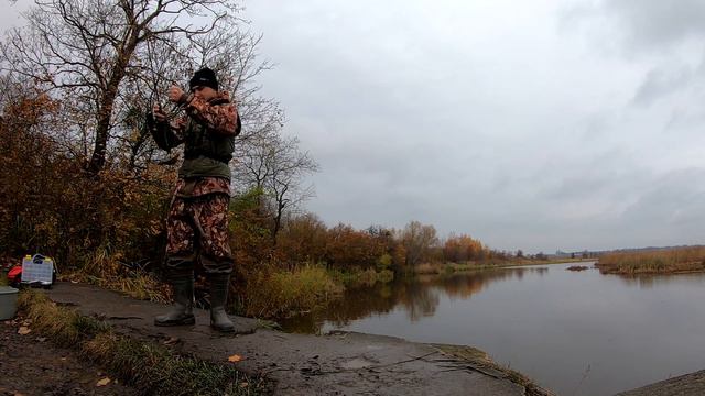 ПОПАЛ НА ОСЕННИЙ ЖОР ОКУНЯ. ЛОВЛЯ ОКУНЯ НА УЛЬТРАЛАЙТ. ЛУЧШАЯ ПРИМАНКА НА ОКУНЯ. смотреть онлайн