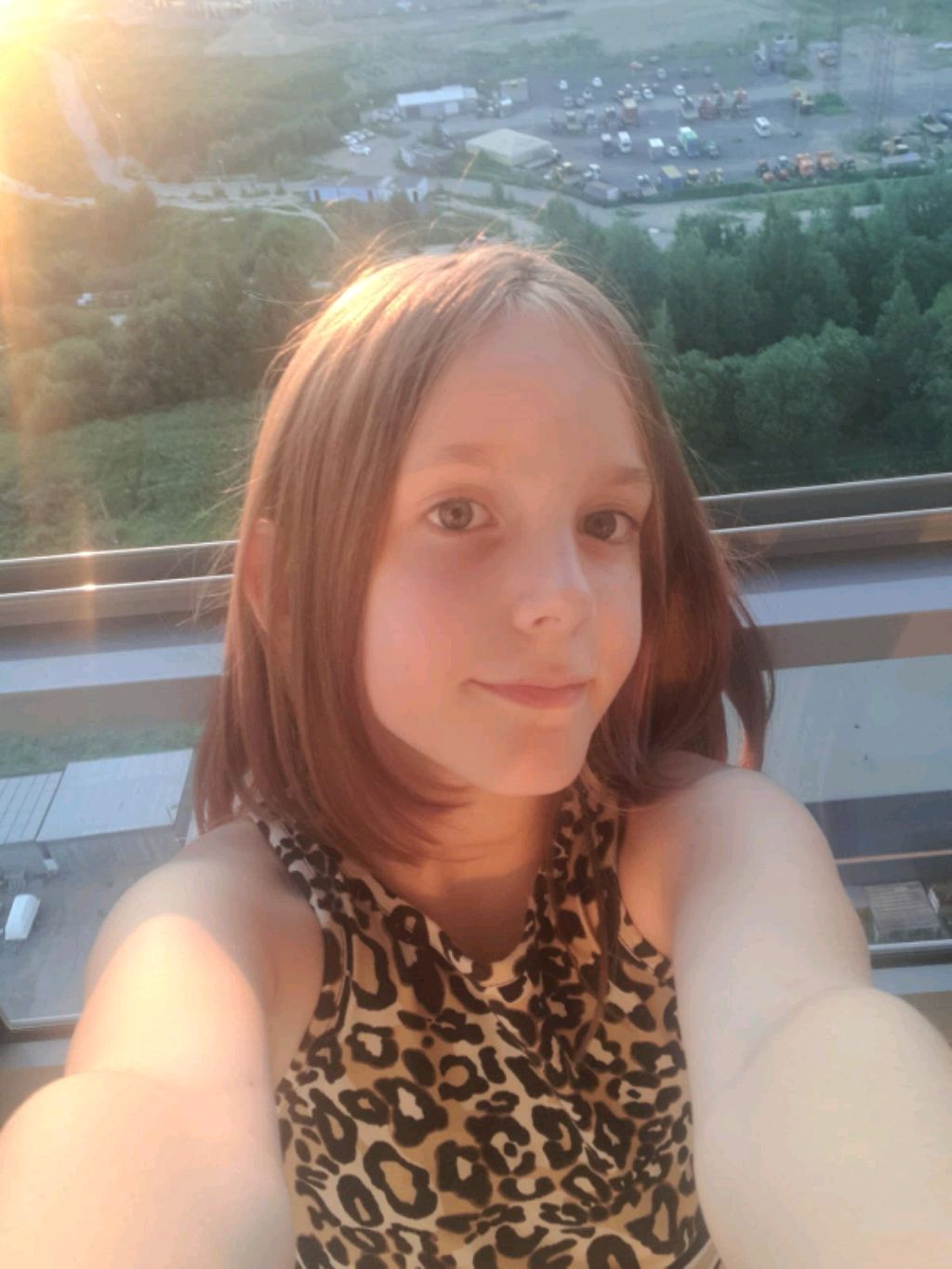 всем привет, Я Алиса веду прямую трансляцию. заходи!