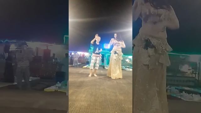 ОАЭ, Дубай, сафари, танец туриста с танцовщицей смотреть онлайн