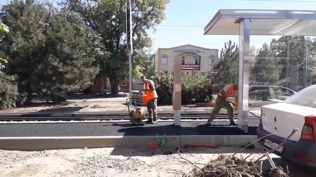 В Таганроге устанавливают новые астановки. смотреть онлайн