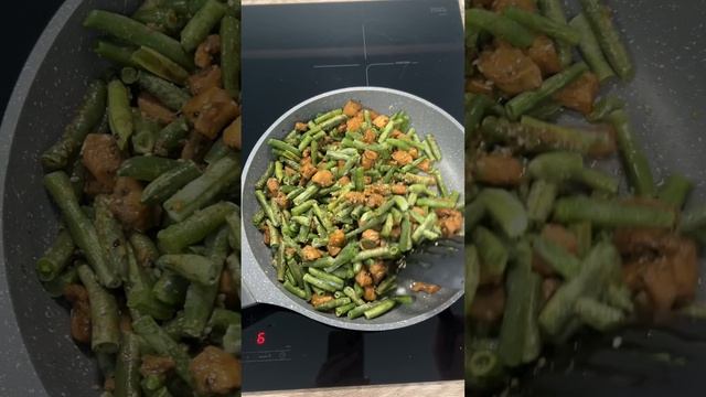 Полина готовит