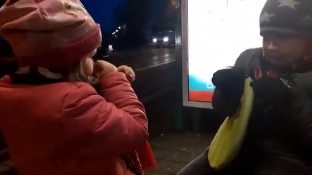 Энрико делится опытом с сестрой Элиной перед важным "боем"...! смотреть онлайн