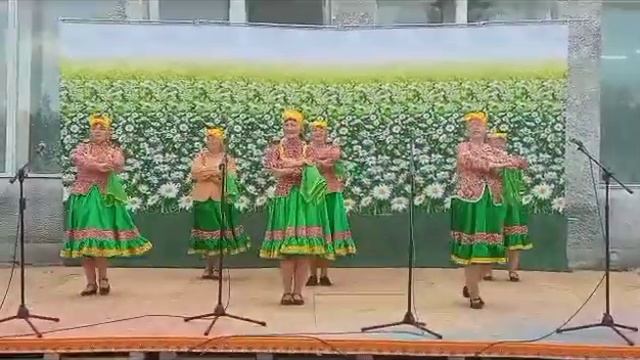 "Весёлая кадриль."Ансамбль народного танца Сударушка 60+ смотреть онлайн