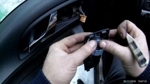 Замена переключателя регулировки и обогрева боковых зеркал заднего вида на Шкоде Ети.