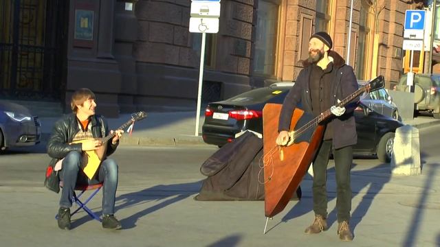 Кручу,кручу педали кручу.песня кота Леопольда.дуэт музыкантов