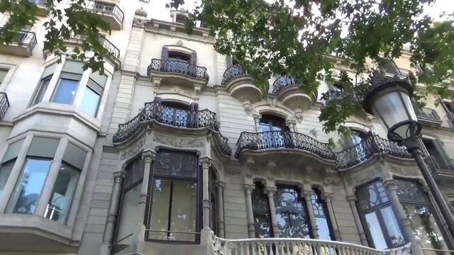 Влог изучаю Барселону проспект Passeig de Gràcia, лучшие места, дома Гауди смотреть онлайн