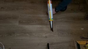 Как клеить пластиковые уголки на откос?