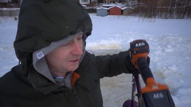 Ледобур с коллекторным и бесщеточным шуруповертами или гайковертом