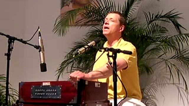 Govinda Jaya Jaya - Mantra-Singen mit Narendra смотреть онлайн