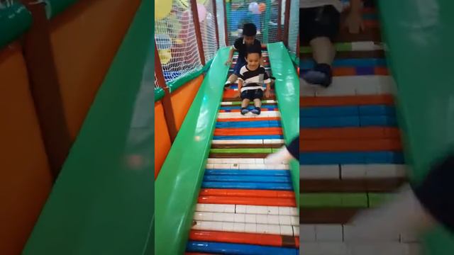slid! slide! slide! si reign asher with akiou..😍 смотреть онлайн
