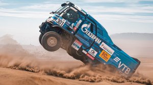 ПОЛНОЕ БЕЗУМИЕ на 200 КМ/Ч. КИТАЕЦ поспорил с КАМАЗ МАСТЕР