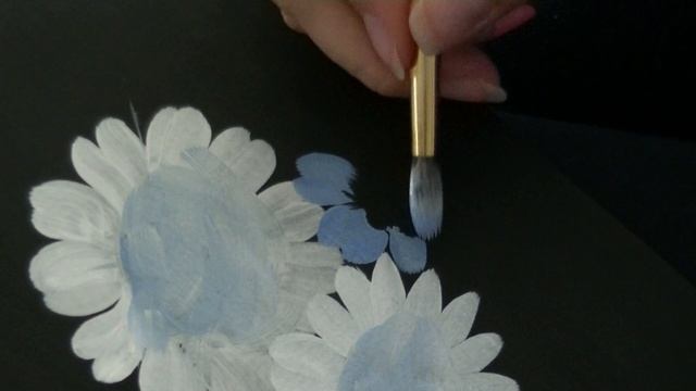 Как расписать ромашку в Жостовской росписи? 2 варианта замалевка. смотреть онлайн