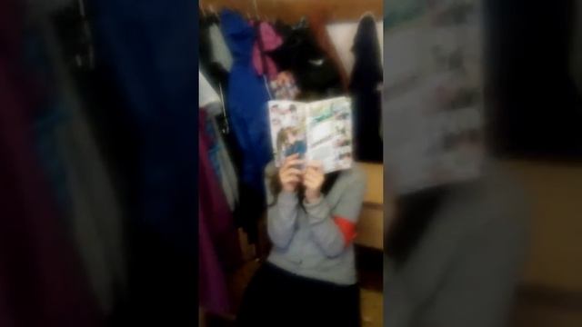 Дежурство в раздевалке в школе.Я снимаю ,а Наташа прячется смотреть онлайн