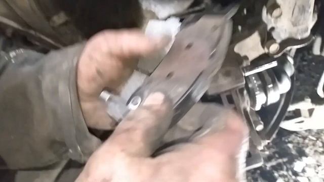 Mazda Capella JFEP Замена передних тормозных колодок / Mazda Capella Front Brake Pad Replacement смотреть онлайн