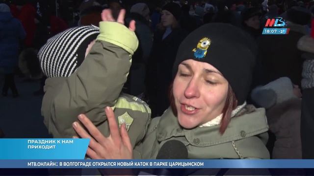 На севере Волгограда установили 22-метровую новогоднюю елку смотреть онлайн