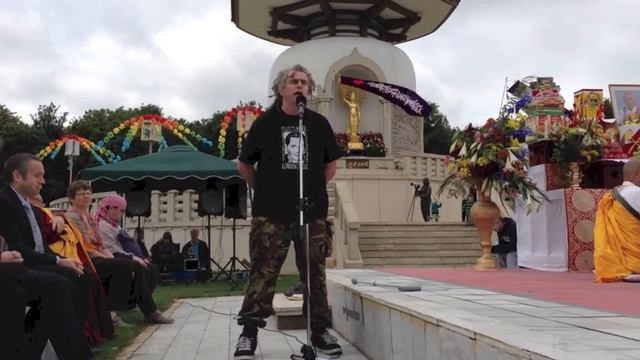 Anti-war Activist Ciaron O'Reilly calls for solidarity with Snowden, Assange & Manning. смотреть онлайн