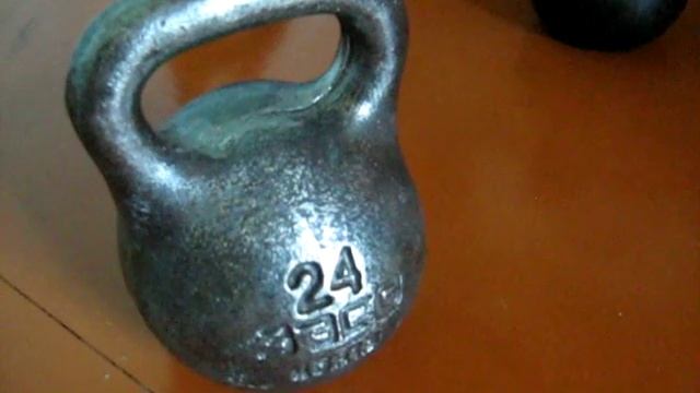 Полтора пуда советского чугуна или Как быстро очистить ржавую гирю или гантелю смотреть онлайн