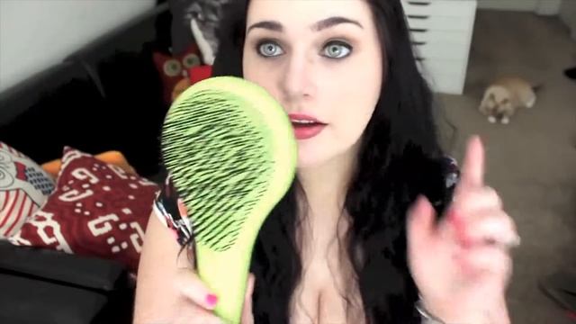 Michel Mercier Detangling Hair Brush - отзыв от блогера BudgetSavvyDiva