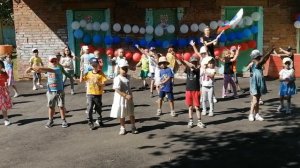 Танцевальный флешмоб под песню Олега Газманова «Вперёд, Россия!» ДОУ 26 Ангарск