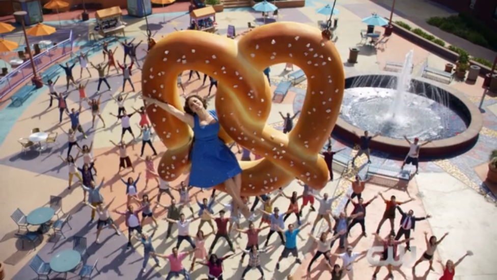 Чокнутая бывшая / Crazy Ex-Girlfriend (2015) Русский трейлер (Сезон 1) смотреть онлайн