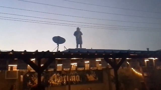 Pink Floyd Saxophone Solo on Rooftop смотреть онлайн