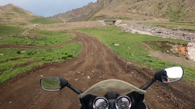 Путешествие на Эльбрус на мотоцикле Suzuki Bandit 1200s. Часть 2 – Приэльбрусье смотреть онлайн