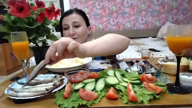 #мукбанг, селёдка, мойва и картафан смотреть онлайн