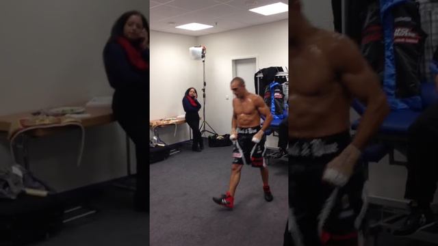 Sam Soliman kurz vor dem Kampf смотреть онлайн