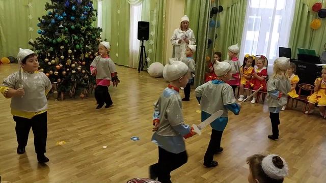 Танец богатырей в Раменском саду смотреть онлайн