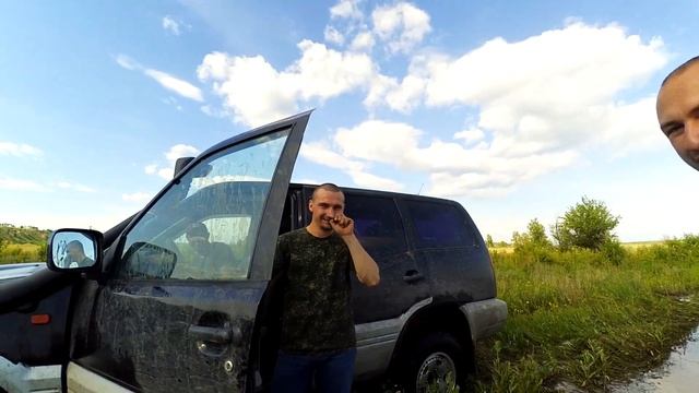ФОРСИРУЕМ ЗАТОПЛЕННЫЕ ЛУГА НА НИВЕ И НИССАН ТЕРРАНО смотреть онлайн