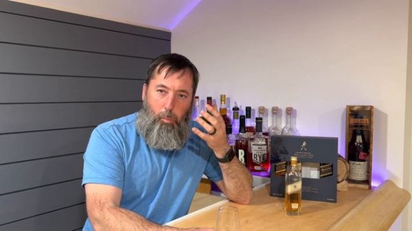 Johnnie Walker 18 Year Old Blended Scotch Whisky versus Johnny Walker Blue￼