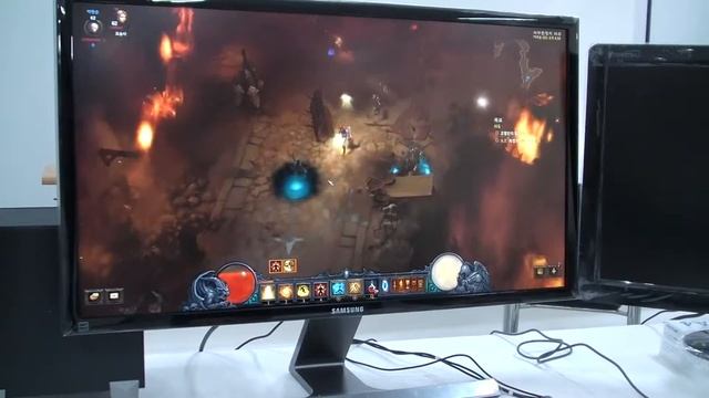 28" UHD monitor 4K 3840x2160 Diablo3 смотреть онлайн