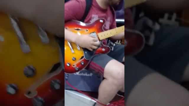 Fender Starcaster y Champion 40 смотреть онлайн